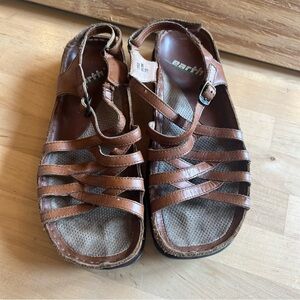 Earth shoes oasis size 7 Brown leather Strappy Roman cushion fisherman Sandals